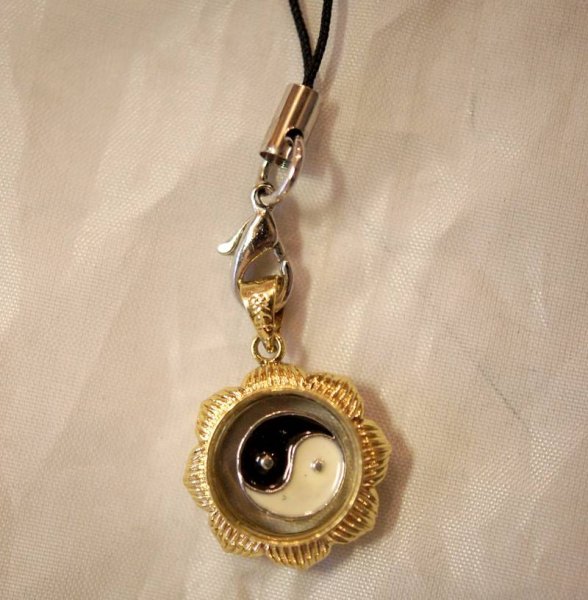 画像6: 回転するストラップ A.手裏剣 B.忍の字  C.陰陽太極 (6)