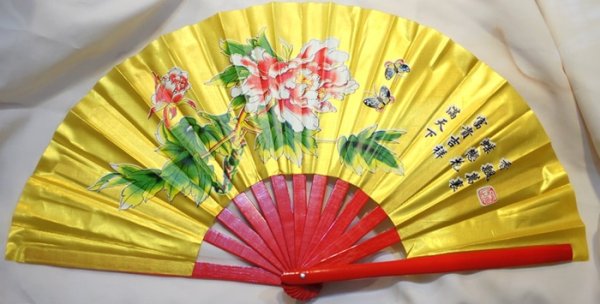 画像1: 牡丹柄・カンフー扇子（功夫扇子）・金（骨＝竹、赤）　３３ｃｍサイズ (1)