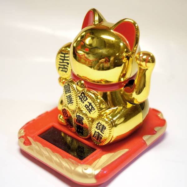 画像2: 自動手招き ソーラー式電池 招き猫 小サイズ 金色 2種類 (2)