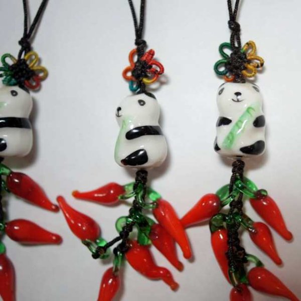 画像2: ガラスパンダ付き 唐辛子 中国結びストラップ 2本セット 魔除け (2)