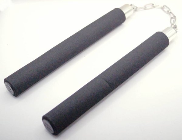 画像1: カンフー武具・黒色 ウレタン  ラバー  ショートヌンチャク【ソフトラバー製玩具】 遊離ベアリング軸承リング使用　追跡付きメール便発送可 (1)