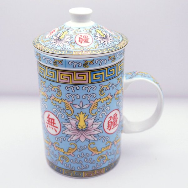 画像1: 陶器製 茶漉し付きマグカップ 萬壽無疆柄 水色 (1)