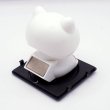 画像5: ソーラー式電池 首ふり 白猫 うなずき猫 小サイズ 目を閉じているタイプ (5)