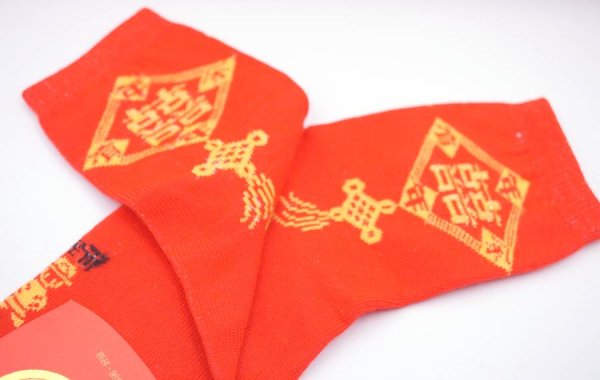 画像3: 財運 開運 赤い靴下 　如意「双喜」柄 年年有余 258A02 (3)