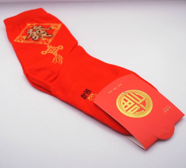 画像2: 財運 開運 赤い靴下 　如意「發」柄 年年有余 258A02 (2)