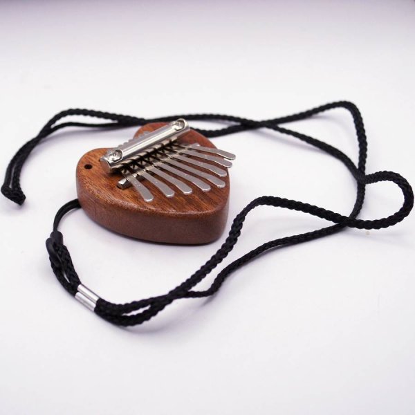 画像3: ウッド製 アフリカの民族楽器 ハート型 ミニ カリンバ ストラップ付き (3)