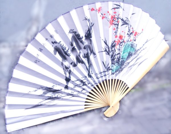 画像2: 2026年午年　書画 壁掛け 大扇子90ｃｍ 馬2頭共に滑走 馬2頭 (2)